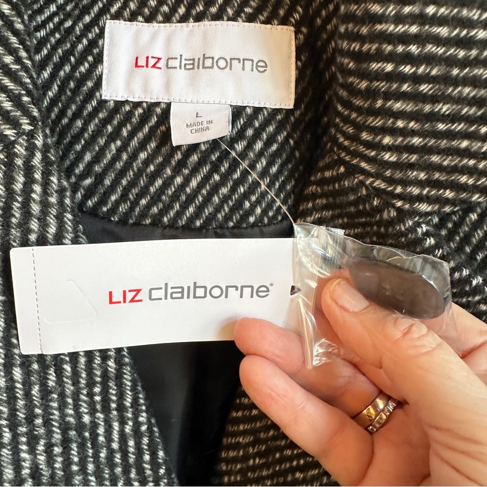 NWT Liz Claiborne Black/White Wool Blend
Coat, size L - Picture 6 of 8
